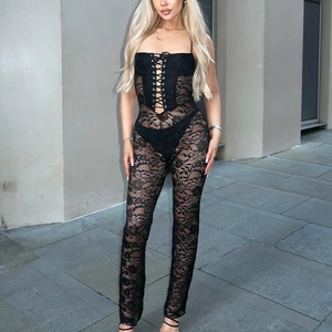 Body in pizzo floreale nero trasparente con lacci frontali e pantaloni attillati sexy