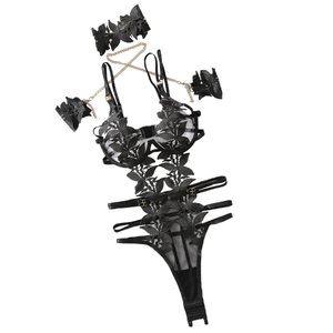 Set lingerie 3 pezzi in pizzo nero con ricami floreali e dettagli in catena dorata