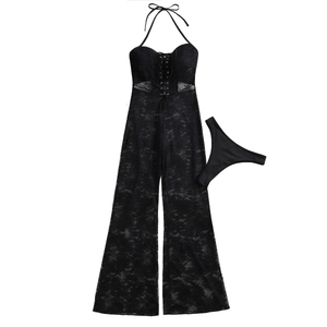 Body in pizzo nero con scollo all'americana, lacci decorativi e perizoma coordinato