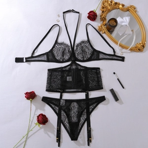 Flachbild des schwarzen Wimpernspitzen Lingerie Sets mit Strapsen und Rosendekor