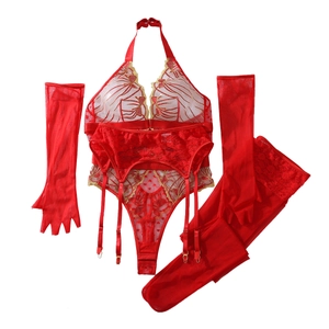 Ensemble lingerie dentelle rouge avec body licou, gants longs transparents et bas assortis