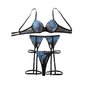 Ensemble lingerie 3 pièces en résille noire avec broderie plume de paon bleu vif