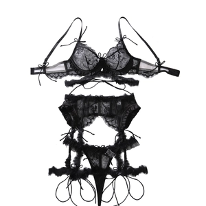 Ensemble de lingerie 3 pièces en dentelle noire avec nœuds et porte-jarretelles assorti