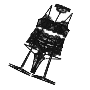 Ensemble de lingerie en dentelle noire avec soutien-gorge à armatures et porte-jarretelles