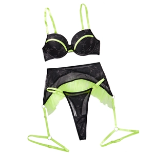 Dreiteiliges Dessous-Set mit Blumenstickerei und neonfarbenem Netzbesatz in Schwarz
