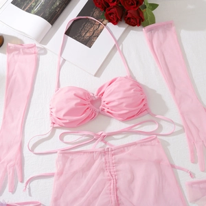 Ensemble de lingerie rose en résille avec haut dos nu, jupe transparente et gants assortis