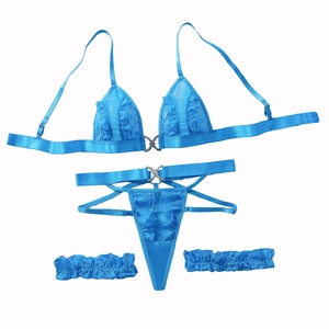 Completo intimo 3 pezzi in pizzo blu elettrico con bralette, perizoma e giarrettiere abbinate