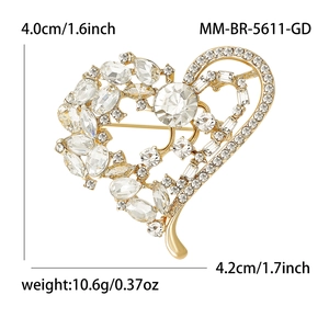 Broche cœur dorée élégante avec cristaux et strass pour vestes et manteaux
