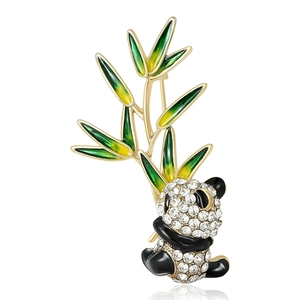 Spilla in Lega d'Oro Stile Orientale Panda e Bambù Con Strass Bianchi Moda Spilla da Bavero Animale per Donna Uomo
