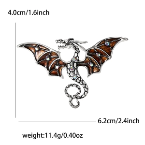 Broche dragon détaillée en métal argenté avec émail marron et strass colorés brillants