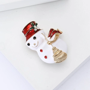 Broche bonhomme de neige de Noël en émail avec chapeau rouge et balai doré