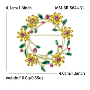 Eleganter goldener Blumenkranz-Brosche mit gelben Kristallen und grünen Blättern