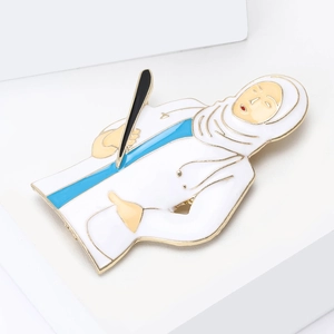 Cartoon Muslim Female Doctor Enamel Brooch Pin Hijab Medical Professional Stethoscope Alloy Badge Jewelry Gift For Medical Staff