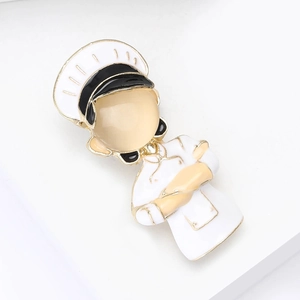 Creative chef figure brooch in gold-plated alloy with white enamel and matte stone