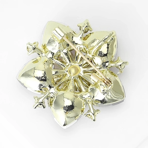 Exquisite golden sun flower brooch featuring a secure pin clasp and intricate petal detail