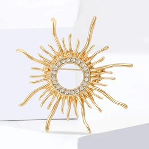 Exquisite gold alloy hollow sun brooch with sparkling white zircons for women's suits