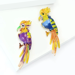 Colorful Enamel Parrot Brooch For Women Alloy Tropical Bird Pin Fashion Animal Accessories For Daily Banquet Party Outfit