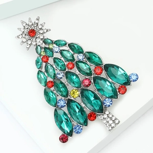 Élégante broche sapin de Noël en argent avec strass verts et accents de pierres fines