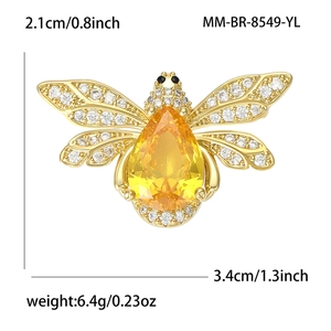 Broche abeille dorée avec grande pierre jaune en poire et ailes serties de cristaux
