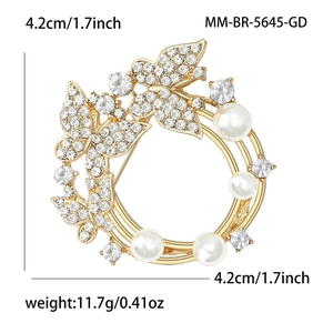 Broche couronne dorée élégante avec perles et papillons ornés de cristaux blancs