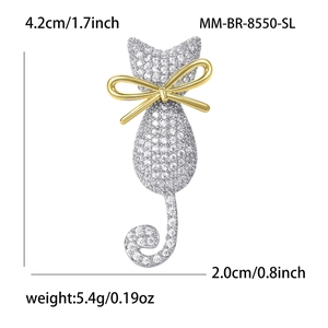 Broche chat élégante sertie de zircons et nœud doré, dimensions de 4,2 cm sur 2,0 cm