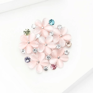 Eleganter Katzenauge-Blumen-Brosche mit bunten Strasssteinen in Roségold-Beschichtung