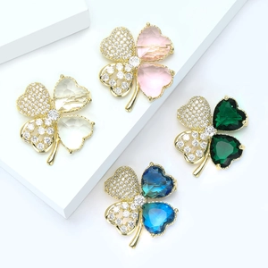 Broches trèfle à quatre feuilles élégantes en couleurs variées avec éclats de cristal