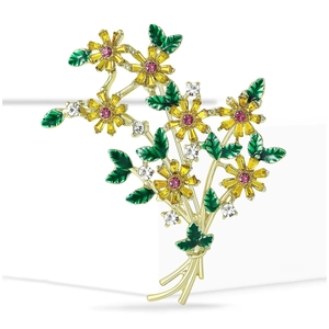 Élégante broche fleur dorée avec pétales en résine jaune et détails en émail vert