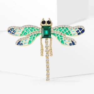 Squisita spilla a libellula dorata con pietra verde smeraldo e ali in smalto blu