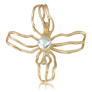 Luxury Gold Alloy Camellia Brooch Pin Round Artificial Pearl Hollow Flower Design Elegant Suits Coat Women Jewelry Gift