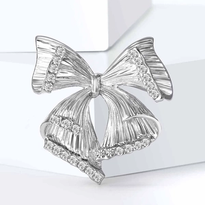 Exquise broche nœud argentée avec strass pour costumes et cardigans élégants pour femmes
