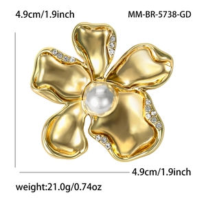 Elegant gold flower brooch with central pearl and sparkling crystals, 4.9cm diameter