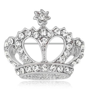 Broche couronne argentée avec strass pavés et éléments de design en forme de cœur