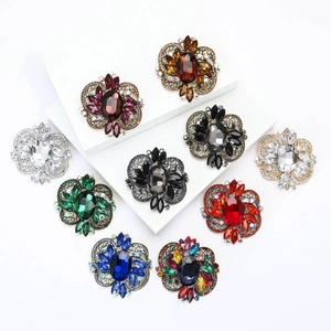 Vintage Alloy Glass Rhinestone Floral Brooch For Women Luxurious Crystal Flower Bouquet Pin For Wedding Banquet Party Jewelry