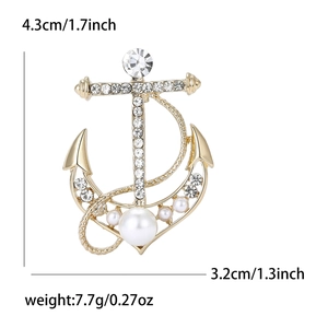Elegante spilla ad ancora dorata con strass scintillanti e perle bianche per abiti