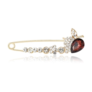 Élégante broche épingle dorée avec cristal rouge en goutte et strass brillants