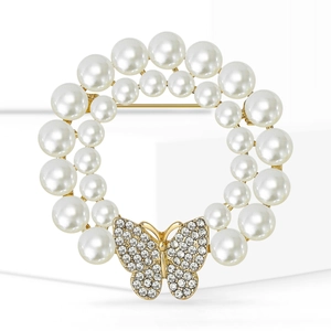 Élégante broche couronne en perles et papillon avec strass et base en métal doré