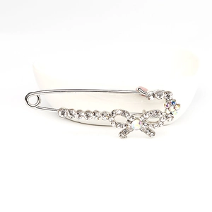 Broche élégante en argent avec strass brillants, fleur en cristal et design de nœud