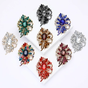 Vintage Legierung Strass Blume Brosche Für Damen Luxuriöse Kristall Bouquet Korsett Pin Für Schal Cardigan Schmuck Geschenk