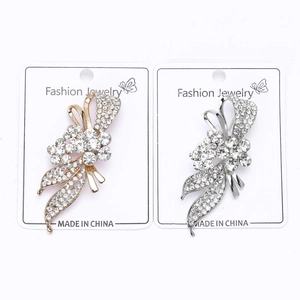 Détails de broches nœud en strass étincelants en finitions or et argent pour costumes