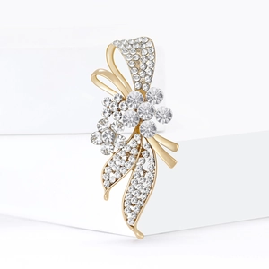 Élégante broche fleur dorée sertie de strass brillants pour costumes et robes de soirée