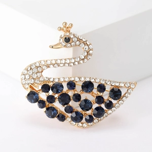 Spilla a cigno dorata con cristallo blu e strass bianchi su blocchi geometrici