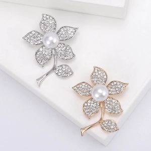 Broche Fleur Élégante en Alliage Avec Strass Pour Femmes Künstliche Perle d'imitation Dorée Argentée Épinglette Florale Bijoux Cadeau