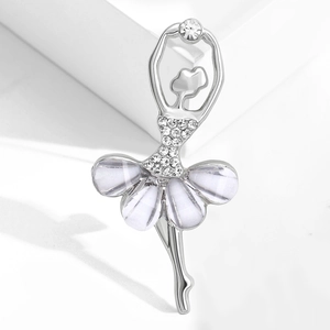 Spilla ballerina elegante in argento con strass e vestito viola a forma di petalo