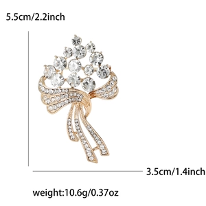 Dimensions de la broche fleur en cristal: 5,5 cm de haut, 3,5 cm de large et 10,6 g