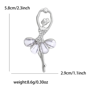 Spilla elegante a forma di ballerina argentata con strass bianchi e perle, 5.8cm