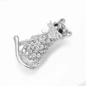 Détails de la broche chat sertie de strass blancs brillants et alliage argenté poli