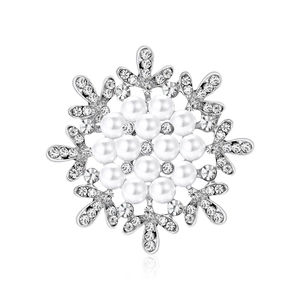 Elegant Snowflake Brooch Pin For Women Luxury Alloy Rhinestone Artificial Pearl Brooches For Christmas Party Wedding Clothing Accessories