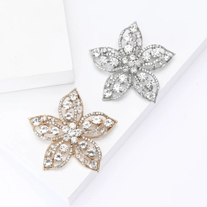 Elegant floral alloy brooches with sparkling rhinestones in gold and silver finish