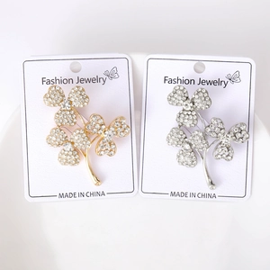 Détails de broches trèfle à quatre feuilles en or et argent avec strass et perles